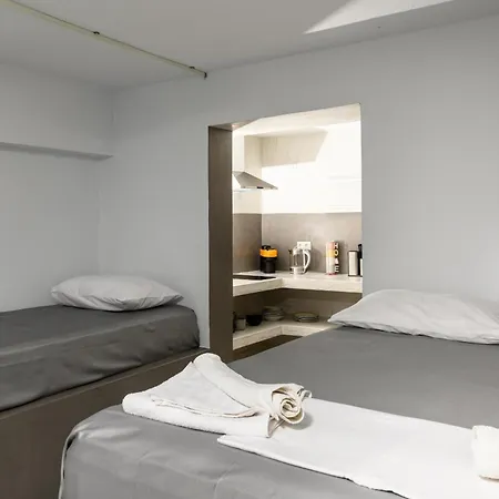 Adamou Family House بيت للعطل