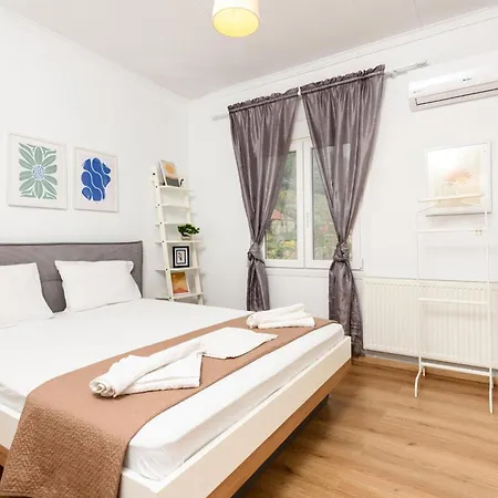 Adamou Family House بيت للعطل *