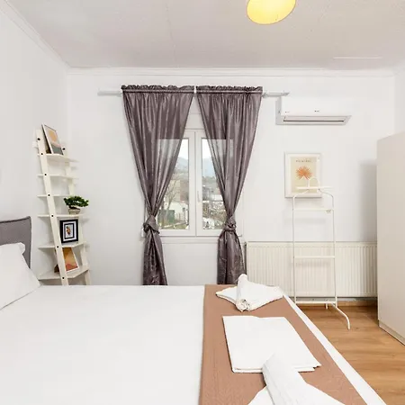 Adamou Family House بيت للعطل