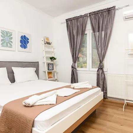 Adamou Family House بيت للعطل *