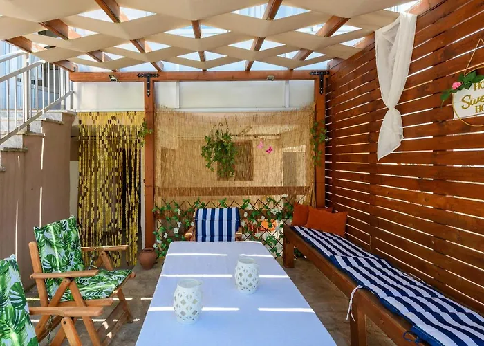 Adamou Family House Tatil Evi *
