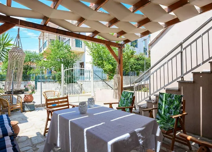 Adamou Family House Tatil Evi *