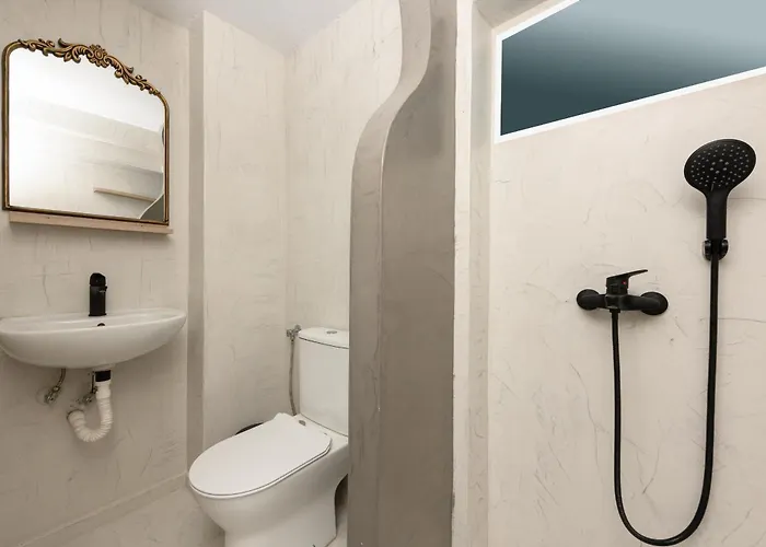 Adamou Family House Tatil Evi