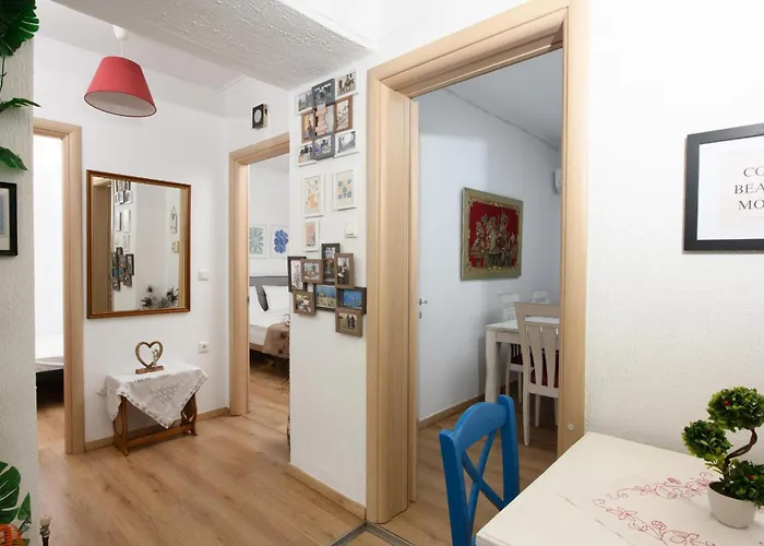 Adamou Family House Tatil Evi