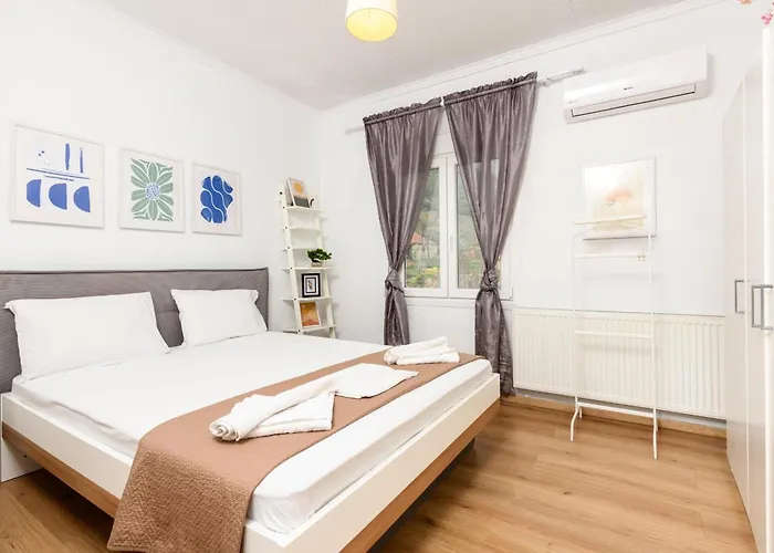 Adamou Family House Tatil Evi *