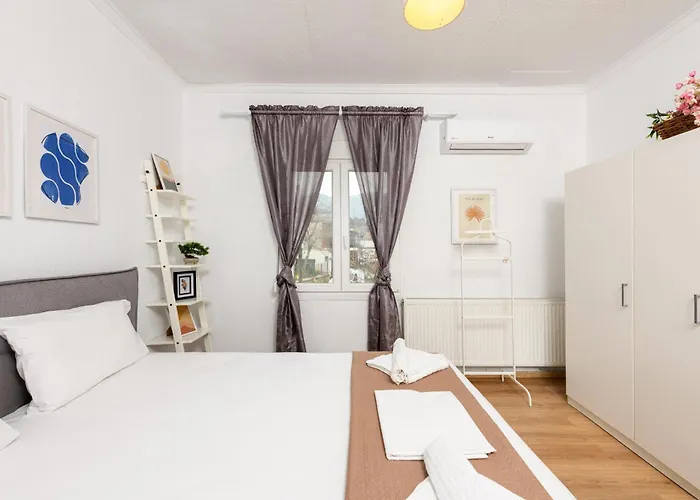 Adamou Family House Tatil Evi